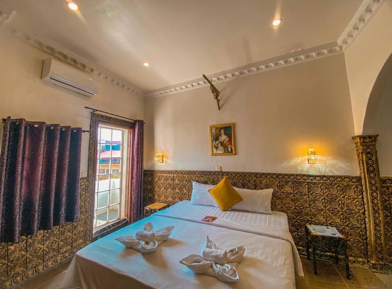 Le Casablanca Hotel Phnom Penh Exterior photo