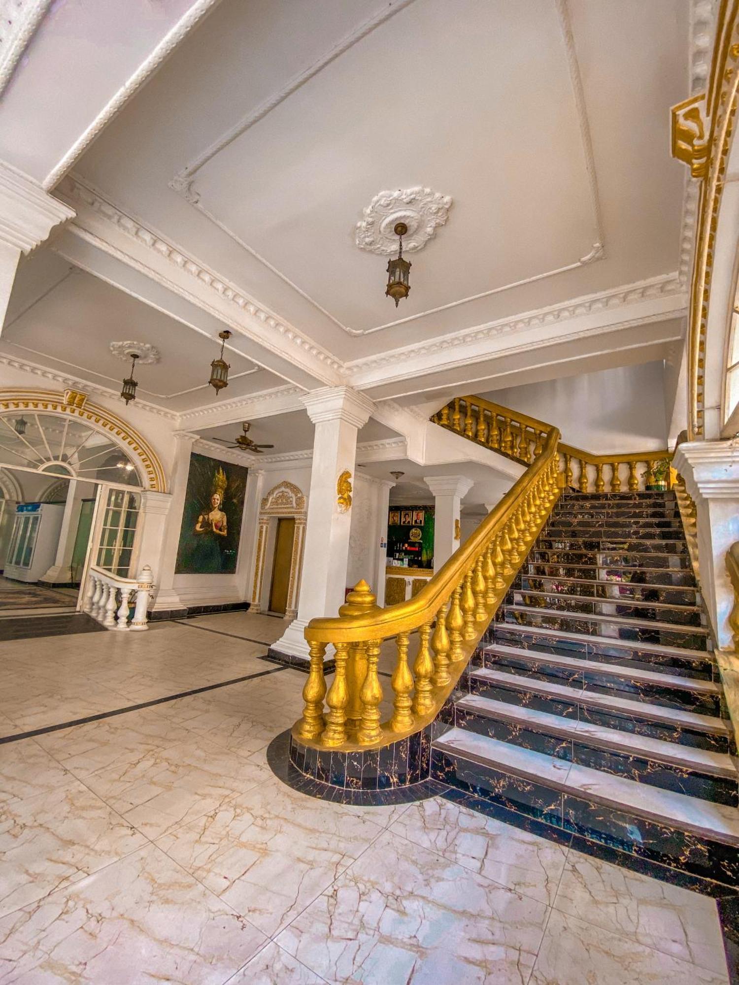Le Casablanca Hotel Phnom Penh Exterior photo